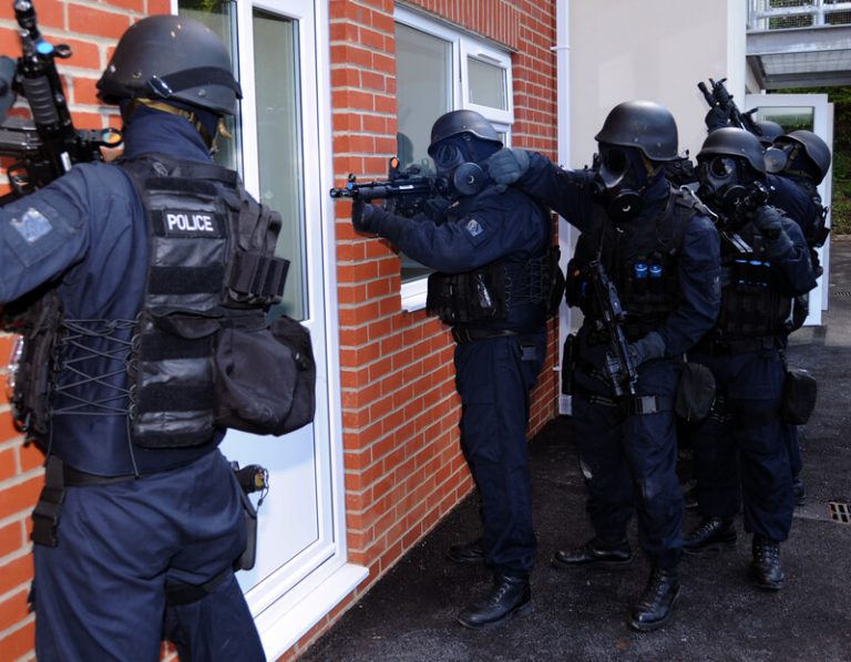 a-guide-to-the-firearms-unit-and-armed-police-join-the-cops
